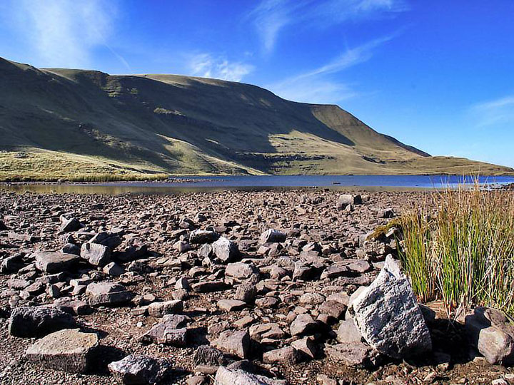 Llyn y Fan Fawr & Fan Brycheiniog Llyn y Fan Fawr & Fan Brycheiniog